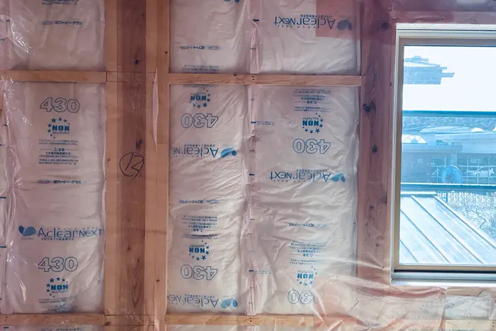 一般的な住宅の繊維系断熱材(グラスウールなど)